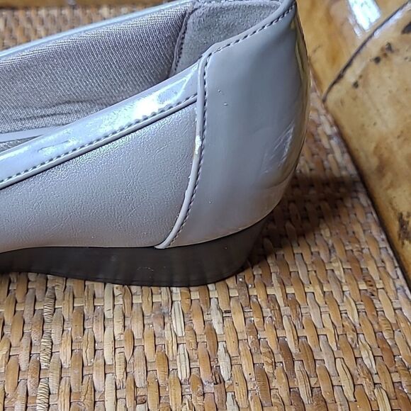 Life Stride soft system sz 8.5 patent leather slippers - Picture 14 of 15